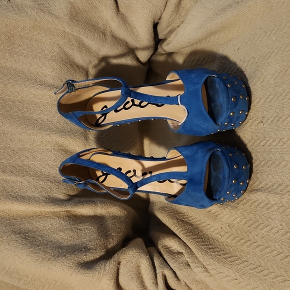 Sexy and Exotic Studded T-strap Open Toe Wedges - Picture 2 of 4